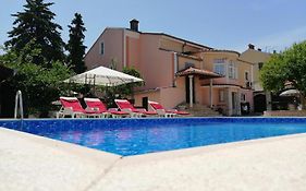 Giovanna Boutique Rooms & Pool